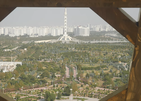 Vloggerii români care s-au apropiat de stadionul grandios din Așgabat, unul dintre cele mai misterioase și inaccesibile orașe ale lumii » Opulență dusă la alt nivel