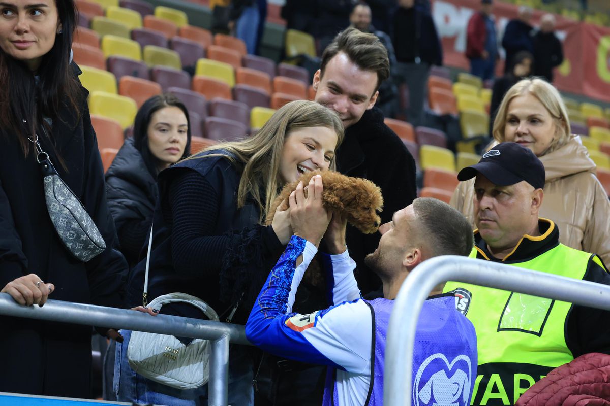 Nu s-a văzut la TV » Jucătorul naționalei României, cu bodyguard-ul pe teren + Bîrligea, „topit”