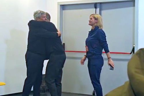 Momentul îmbrățișării dintre Mircea Lucescu și Lilian Popescu