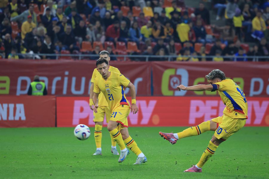 Olimpiu Moruțan și Ianis Hagi în România - Moldova, imagini de meci // foto: Ionuț Iordache (GSP) Vor fi Hagi și Moruțan titulari cu Austria?