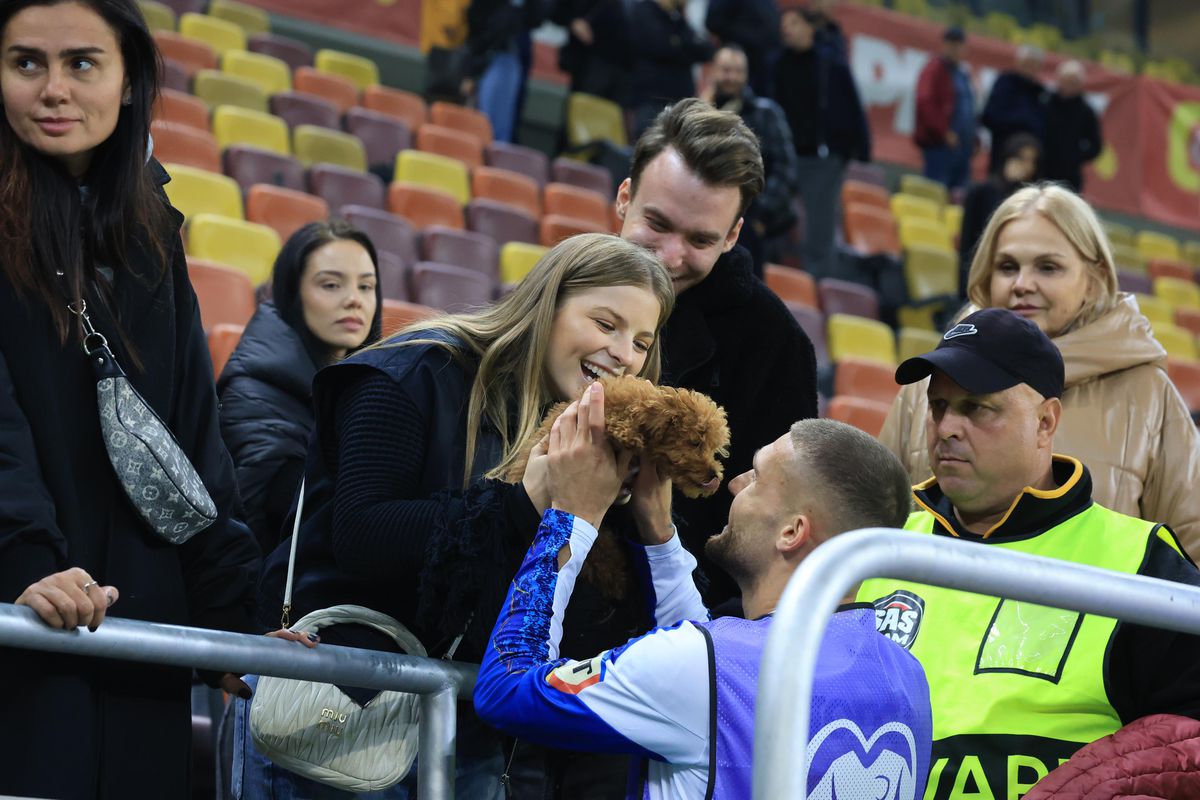 Nu s-a văzut la TV » Jucătorul naționalei României, cu bodyguard-ul pe teren + Bîrligea, „topit”