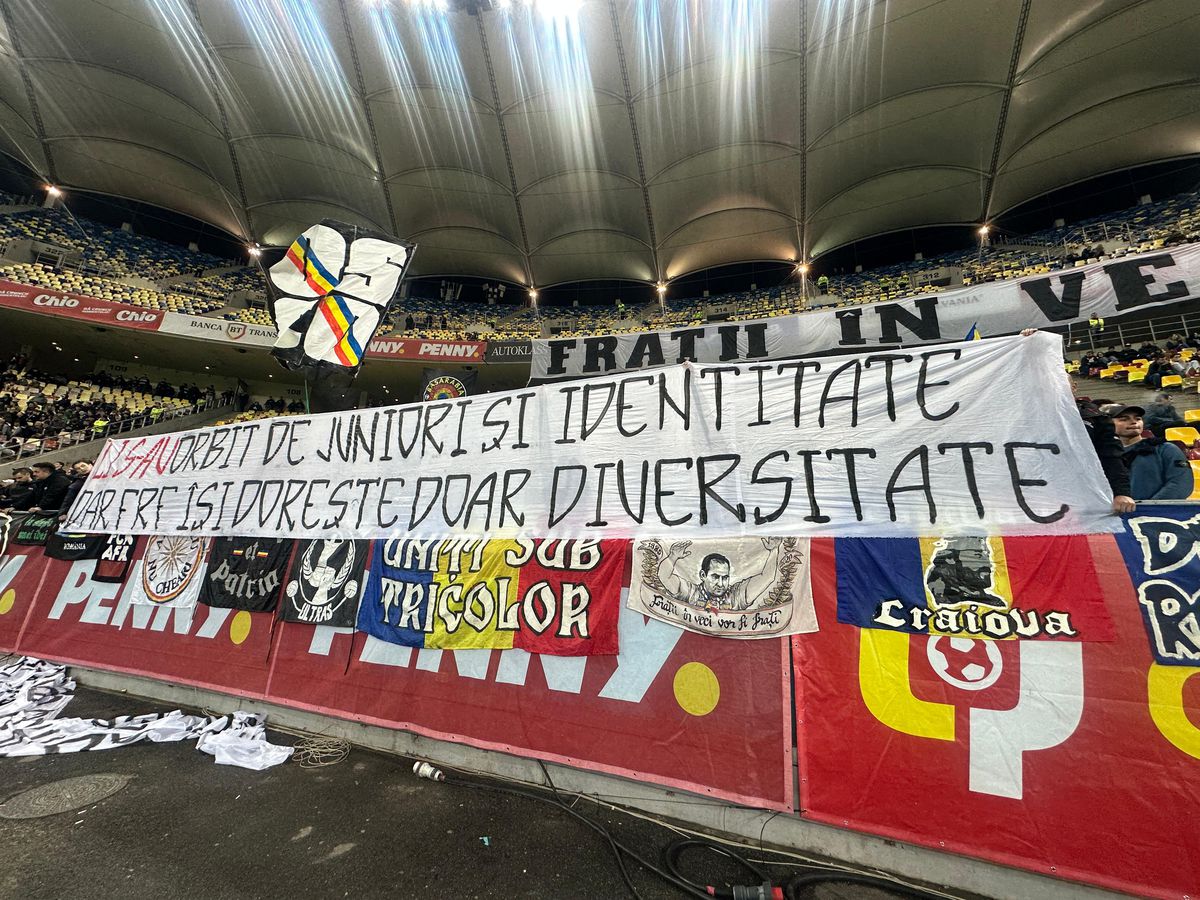 Galeriile s-au războit prin mesaje în Dinamo - Rapid » „Câinii” le-au luat fața giuleștenilor