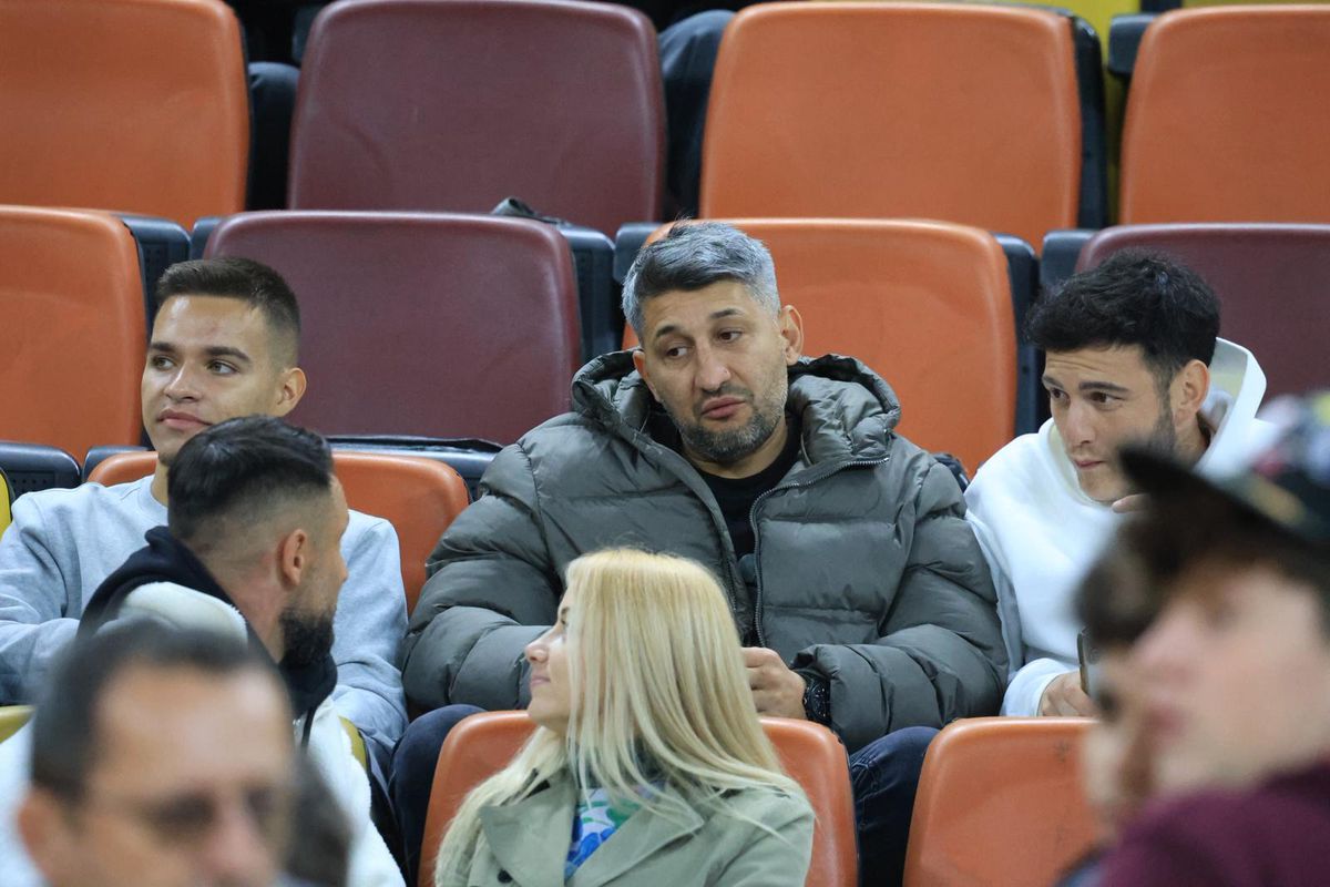 Îl recunoști? Apariție discretă, la România - Moldova, a fostului mijlocaș de la Dinamo și FCSB