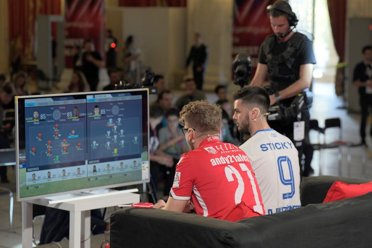 Bucharest Gaming Week // VIDEO + FOTO / Dinamo, umilită de Craiova și la FIFA 20! Meciul a fost transmis și comentat în direct la GSP Live