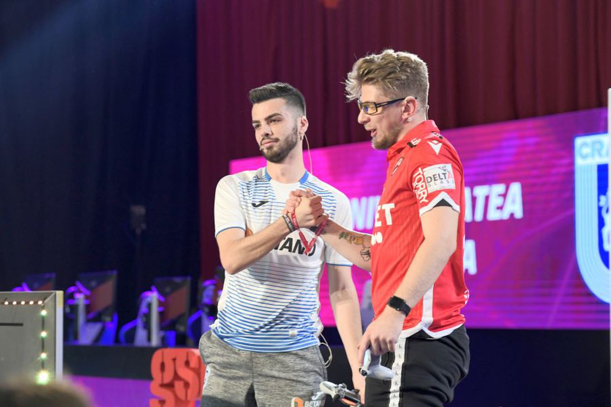 Bucharest Gaming Week // VIDEO + FOTO / Dinamo, umilită de Craiova și la FIFA 20! Meciul a fost transmis și comentat în direct la GSP Live