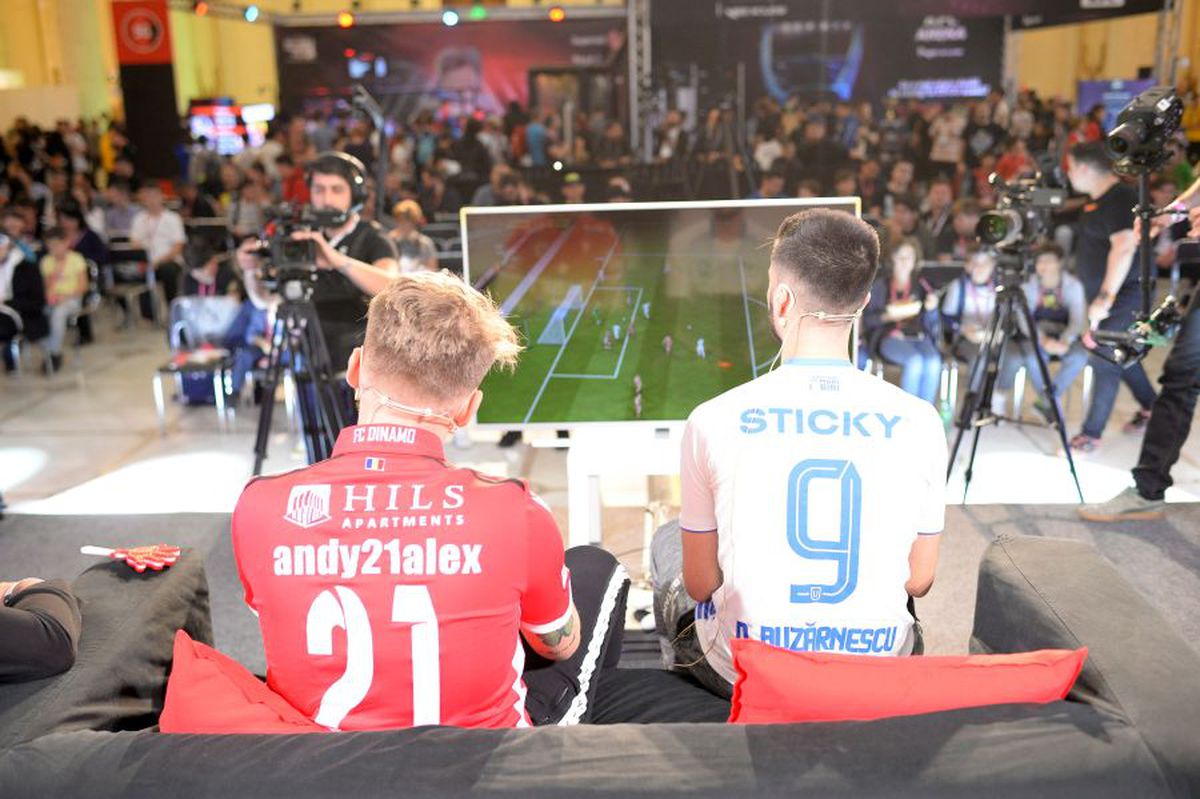 Bucharest Gaming Week // VIDEO + FOTO / Dinamo, umilită de Craiova și la FIFA 20! Meciul a fost transmis și comentat în direct la GSP Live