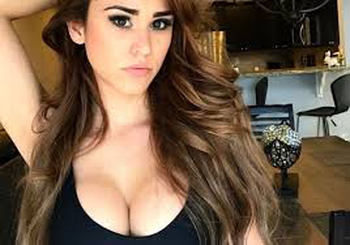 GALERIE FOTO Film porno pe contul celei mai sexy fane a lui Tigres? Autoritățile au intervenit!