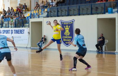Gloria Bistrița - Corona Brașov, derby-ul românesc din Cupa EHF, se joacă astăzi! Unde poate fi urmărit
