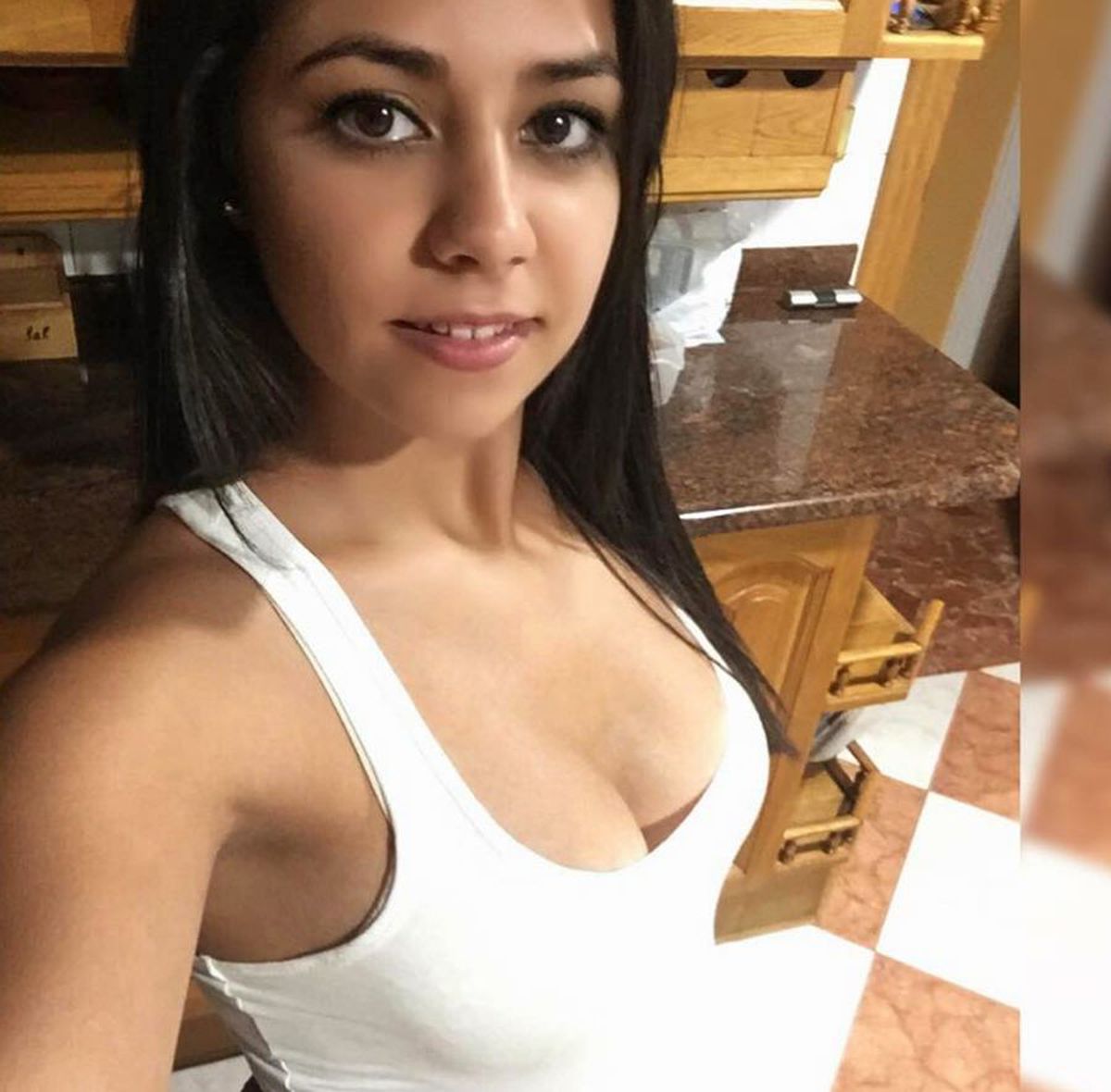 FOTO Partenera lui Juan Camara a venit în România după iubitul ei: „Suntem foarte fericiți la București” » Cum arată prietena fostului jucător de la Barcelona