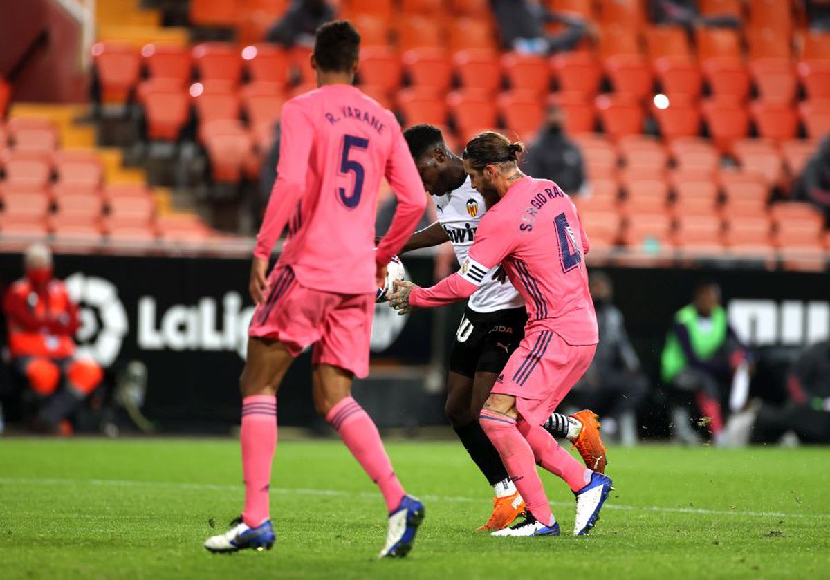 VALENCIA - REAL MADRID 4-1 » Real Madrid, răpusă de Carlos Soler și VAR!