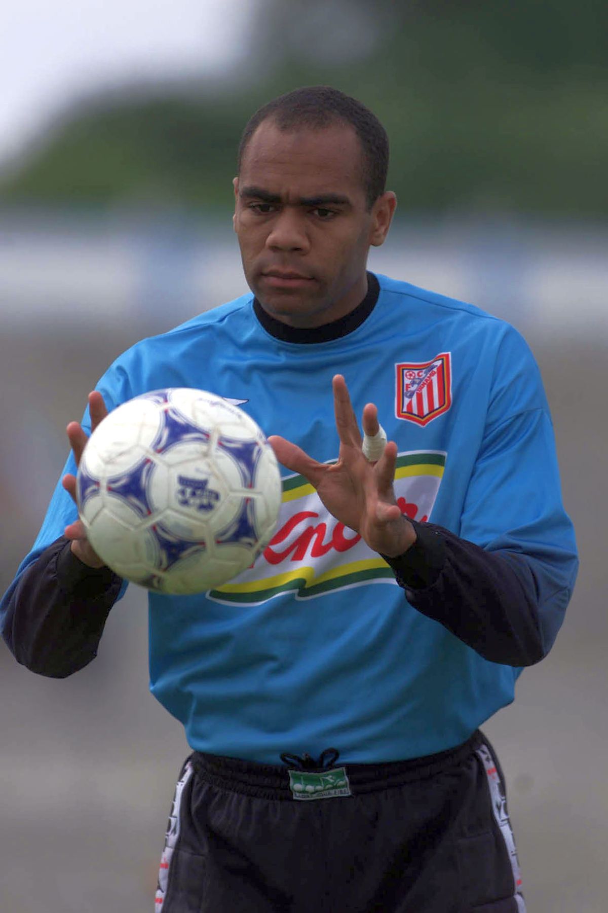 Au trecut 21 de ani, dar Fouhami nu a uitat de Dinamo » Fostul portar, șocat de problemele „câinilor”: „Când văd că joacă pe același stadion...”