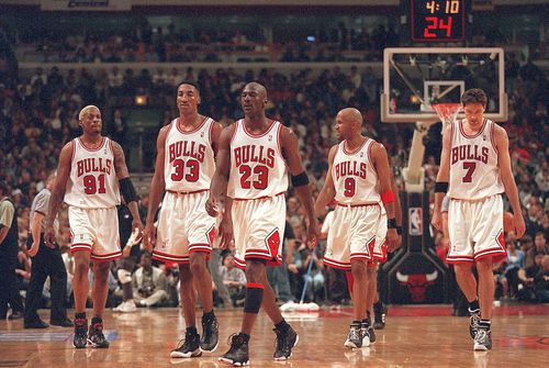 Echipa Chicago Bulls din anii '90 // Foto: Imago