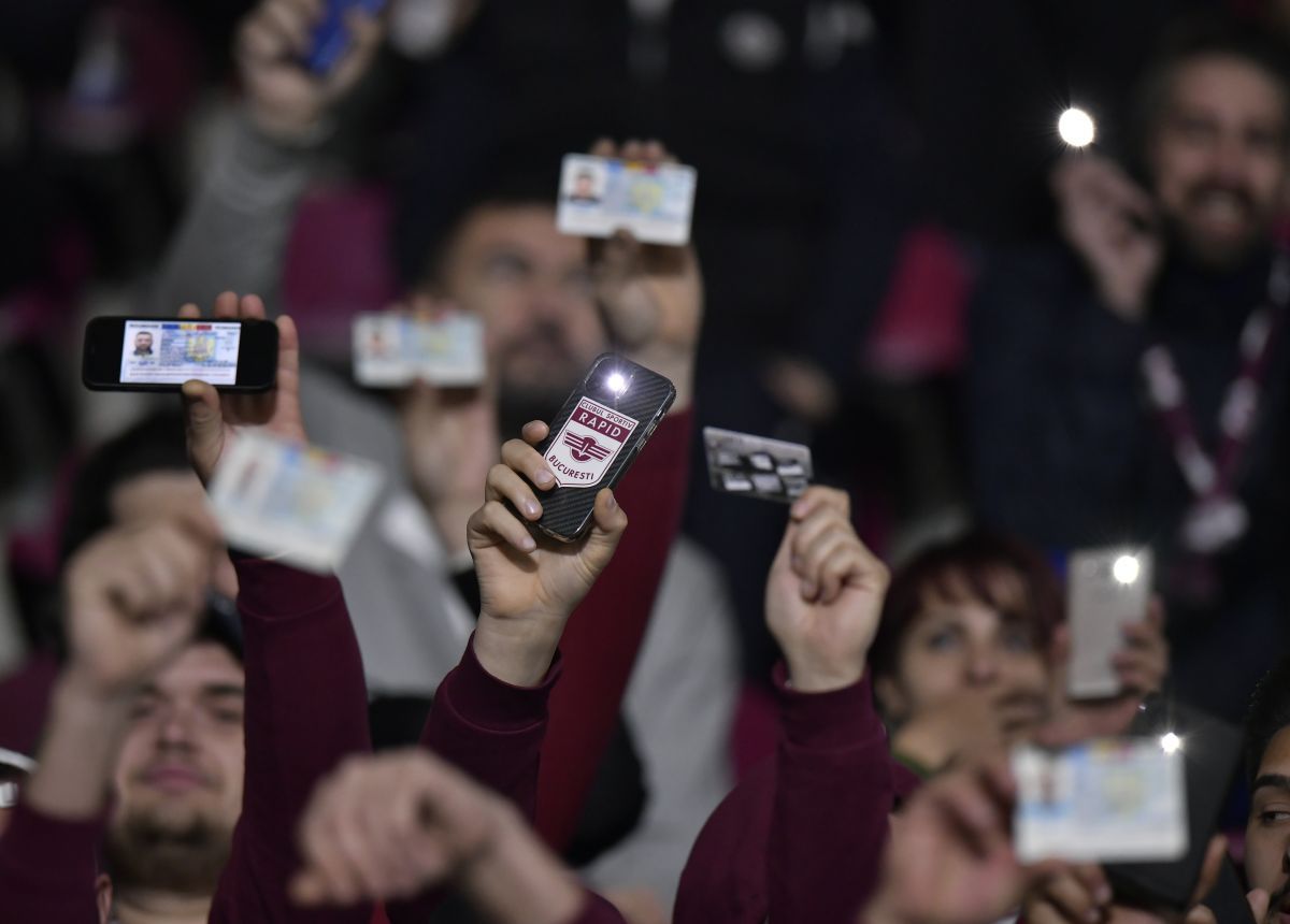 Hagi a vorbit despre event, apoi a plecat val-vârtej de la interviu: „Ați uitat câți tineri am băgat. Nu mai mutați bobul în altă parte”