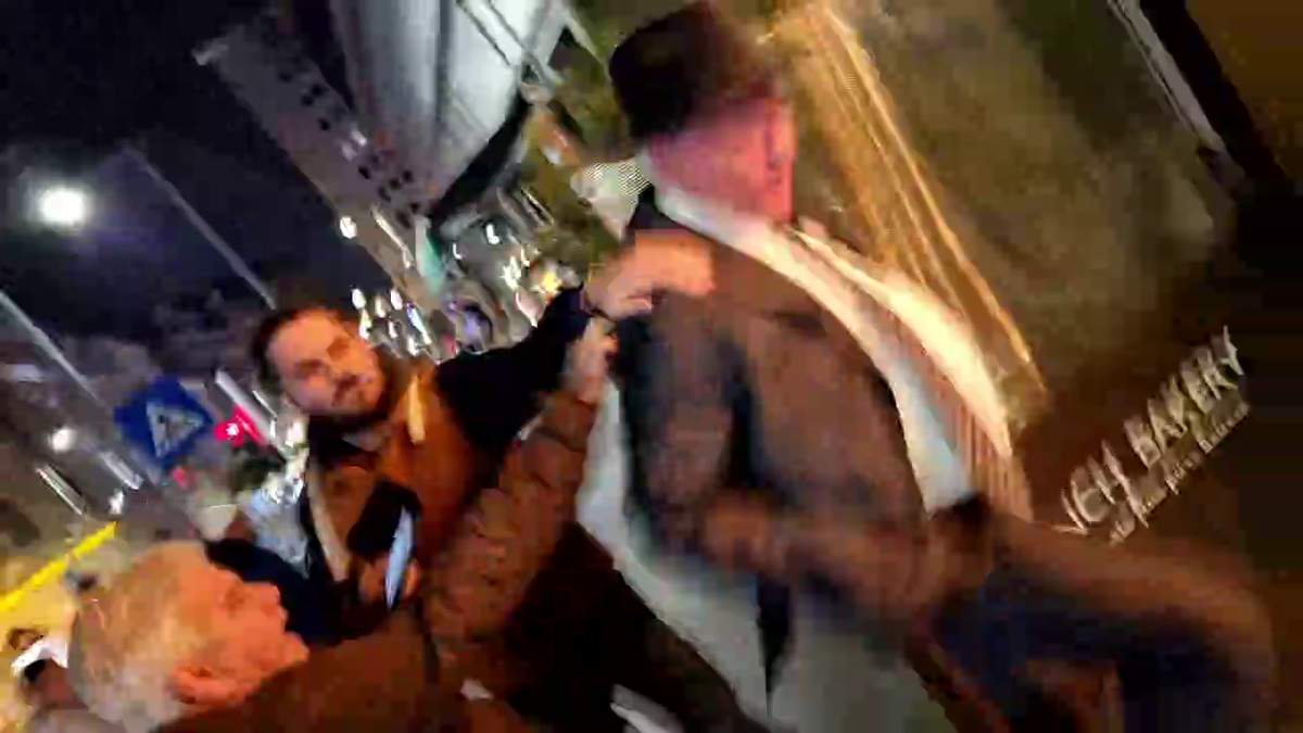 Dumitru Dragomir, conflict violent pe stradă cu protestatarul „Ceaușescu”