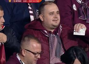 Rapid - Farul a oferit scene fără precedent » Fotbaliștii au refuzat jocul, ultrașii au scos buletinele: „Nu mai pot, tremură carnea pe mine!”