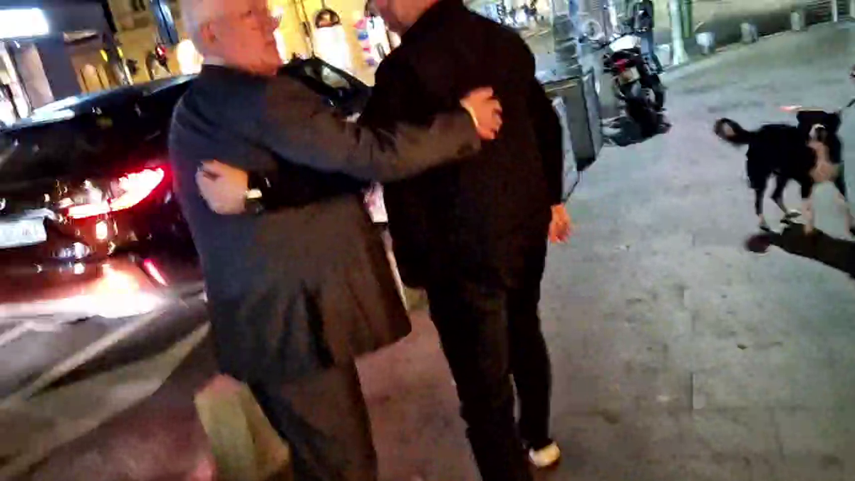 Dumitru Dragomir, conflict violent pe stradă cu protestatarul „Ceaușescu”: „Au dat în mine, nu mai văd cu un ochi!” vs. „M-au înțepat cu șurubelnția, au pus câinele să mă muște”