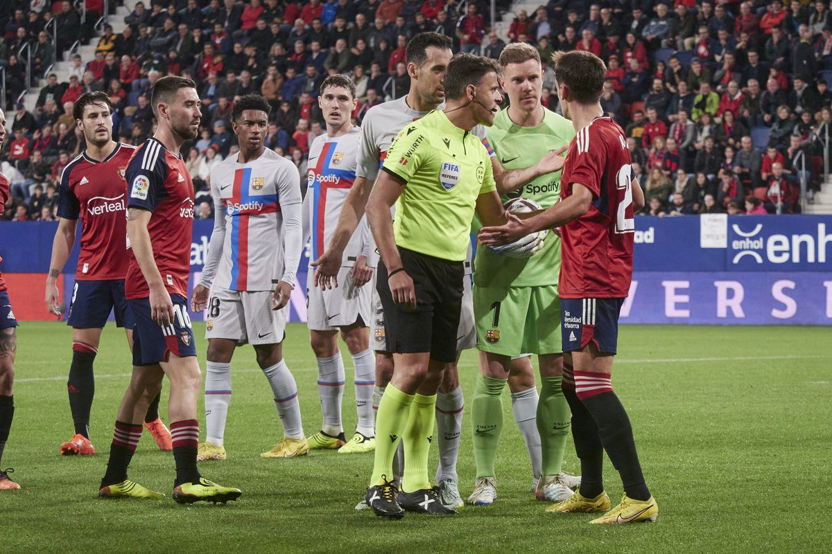 Gerard Pique se apără după ce a fost acuzat că l-a jignit pe arbitru » Ce susține că s-ar fi întâmplat, de fapt, la vestiare