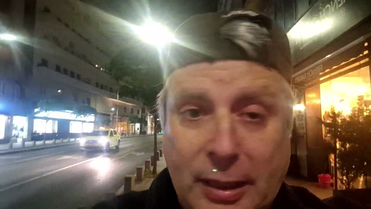 Dumitru Dragomir, conflict violent pe stradă cu protestatarul „Ceaușescu”: „Au dat în mine, nu mai văd cu un ochi!” vs. „M-au înțepat cu șurubelnția, au pus câinele să mă muște”