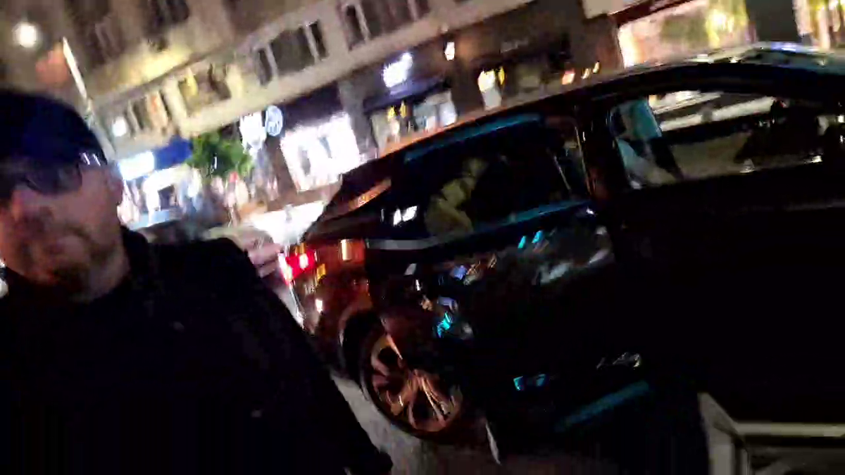 Dumitru Dragomir, conflict violent pe stradă cu protestatarul „Ceaușescu”: „Au dat în mine, nu mai văd cu un ochi!” vs. „M-au înțepat cu șurubelnția, au pus câinele să mă muște”