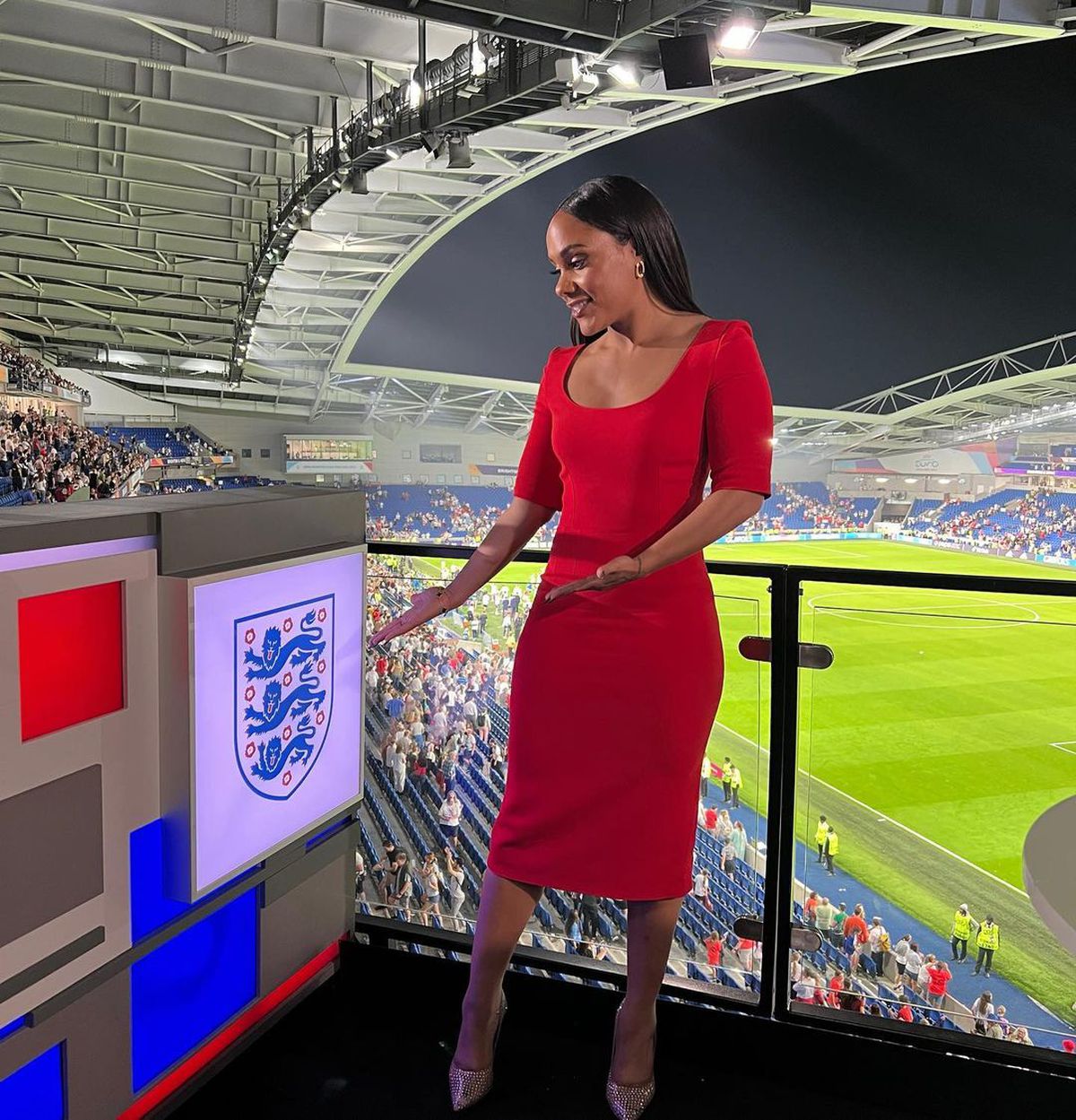 Prezentatoarea TV a confirmat că are o idilă cu celebra artistă: au fost surprinse când se sărutau