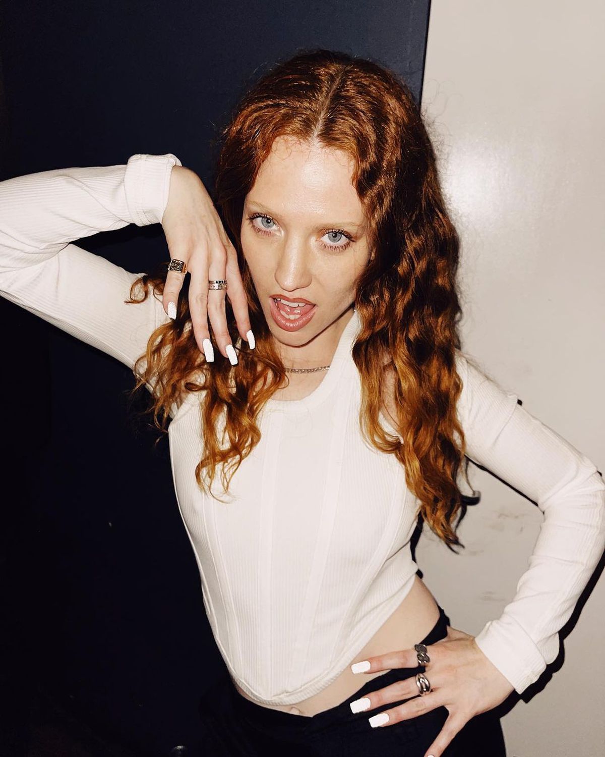 Prezentatoarea TV a confirmat că are o idilă cu celebra artistă: au fost surprinse când se sărutau