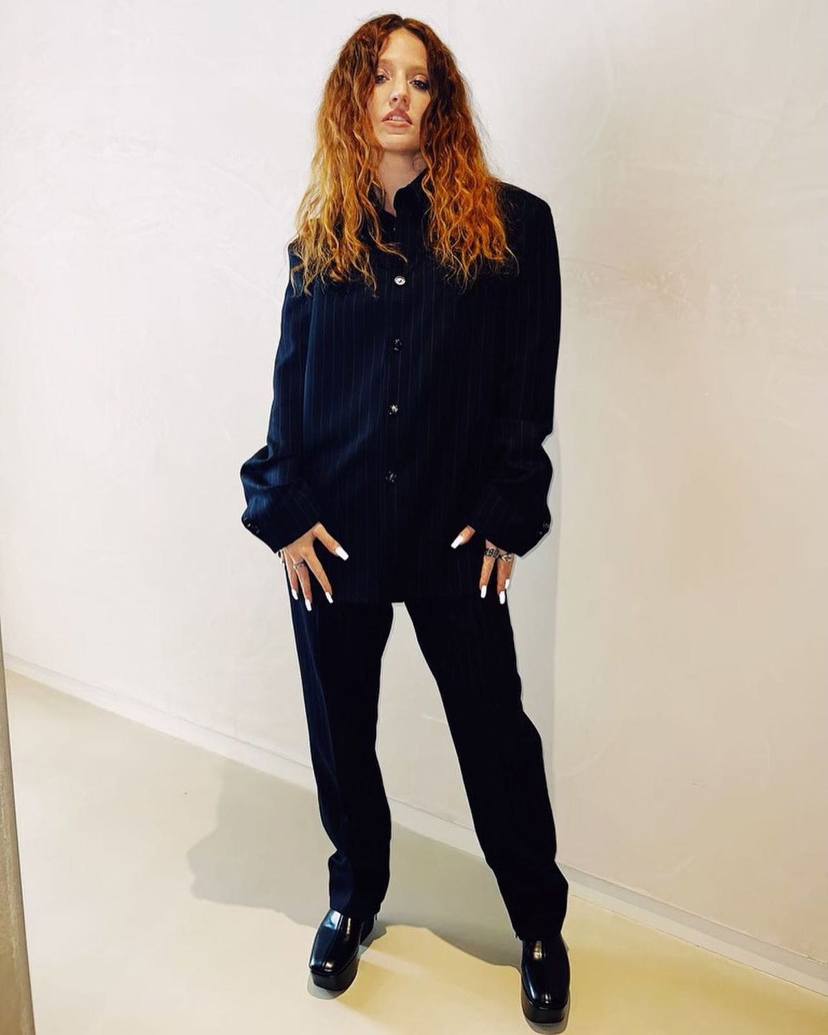 Prezentatoarea TV a confirmat că are o idilă cu celebra artistă: au fost surprinse când se sărutau