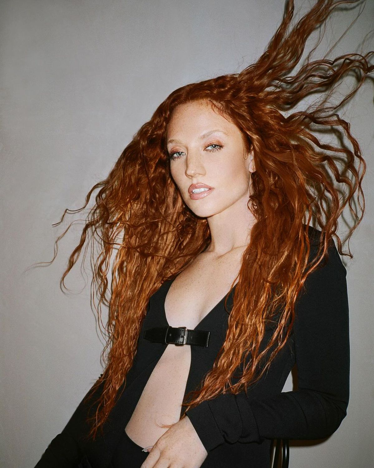 Prezentatoarea TV a confirmat că are o idilă cu celebra artistă: au fost surprinse când se sărutau