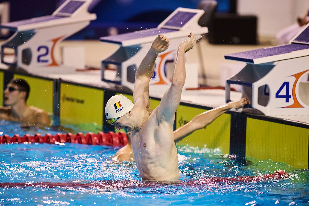 David Popovici, concluzii după prima zi de la Campionatele Naționale + explică de ce a purtat o cască imprimată cu steagul Africii de Sud