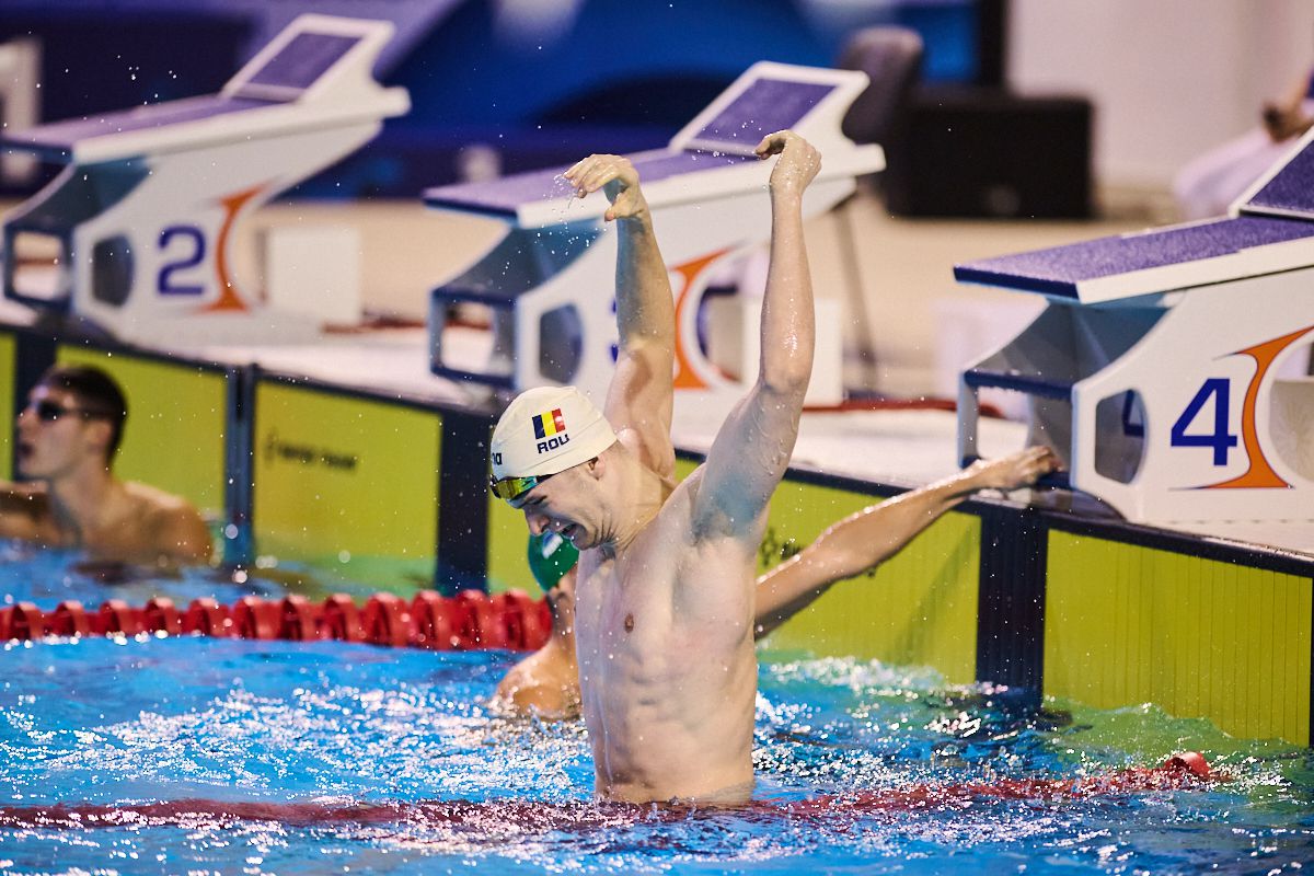 David Popovici, concluzii după prima zi de la Campionatele Naționale + explică de ce a purtat o cască imprimată cu steagul Africii de Sud