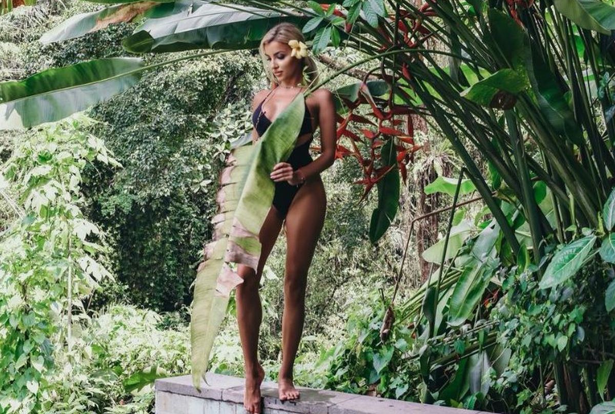 Atacantul cerut la naționala României are cea mai sexy susținătoare! Nu lipsește de la niciun meci