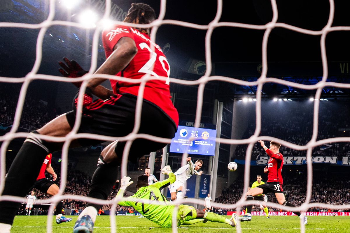 Internetul a „erupt” » Cele mai tari glume după ce United a ajuns ultima în grupa de UCL