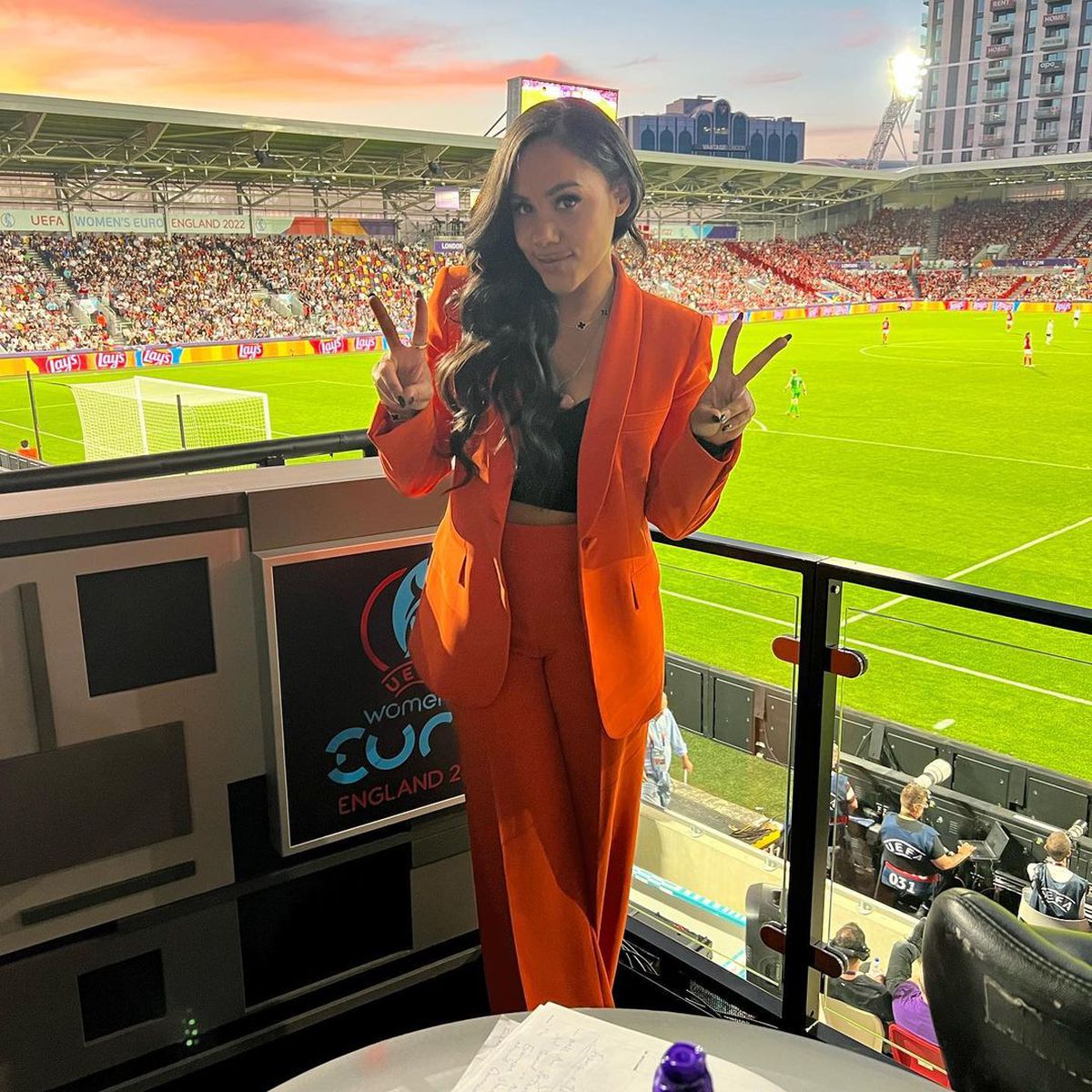 Prezentatoarea TV a confirmat că are o idilă cu celebra artistă: au fost surprinse când se sărutau