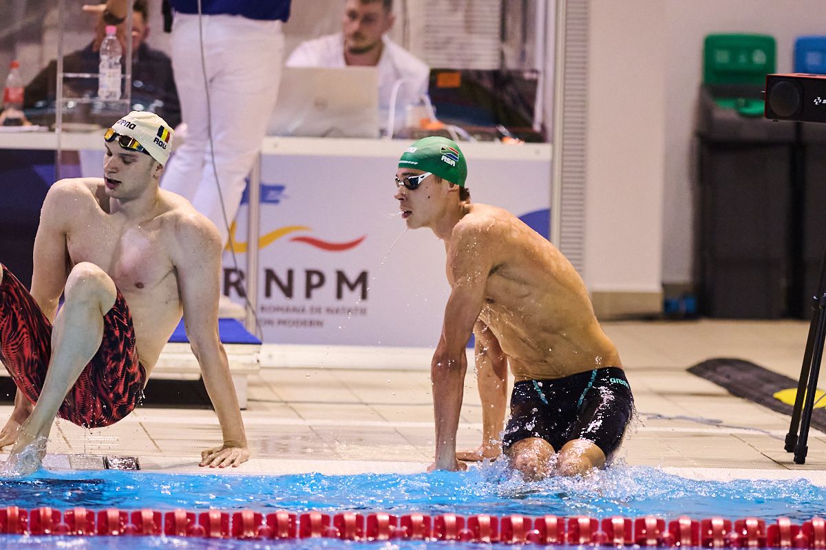 David Popovici, concluzii după prima zi de la Campionatele Naționale + explică de ce a purtat o cască imprimată cu steagul Africii de Sud