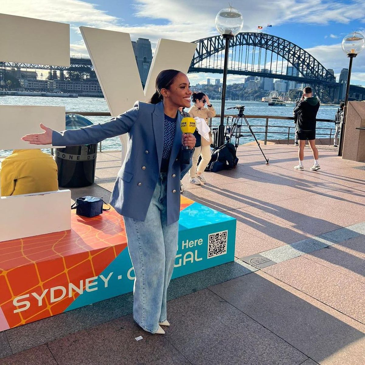 Prezentatoarea TV a confirmat că are o idilă cu celebra artistă: au fost surprinse când se sărutau