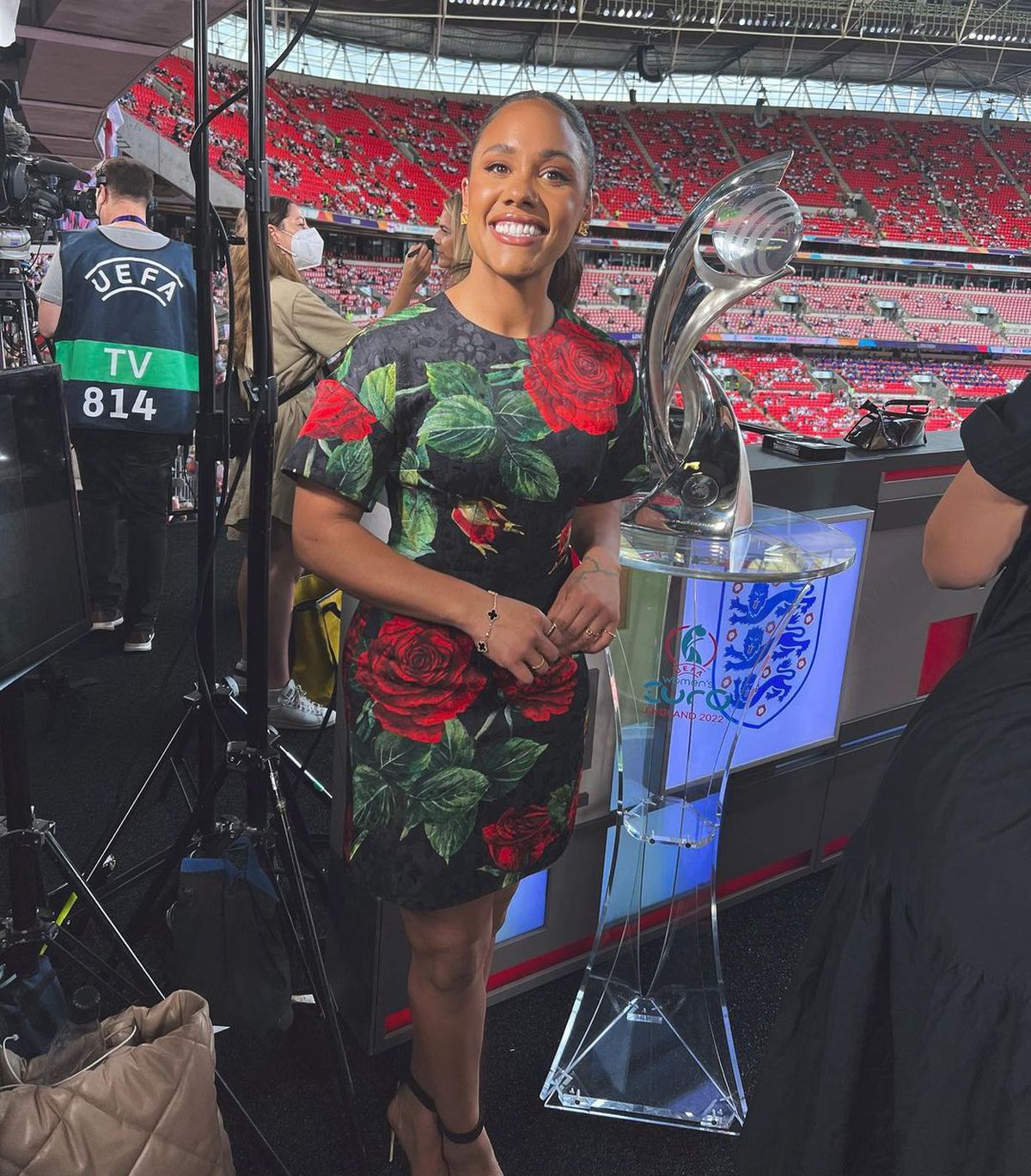 Prezentatoarea TV a confirmat că are o idilă cu celebra artistă: au fost surprinse când se sărutau