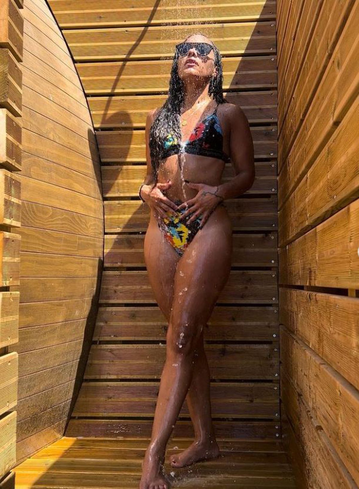 Prezentatoarea TV a confirmat că are o idilă cu celebra artistă: au fost surprinse când se sărutau