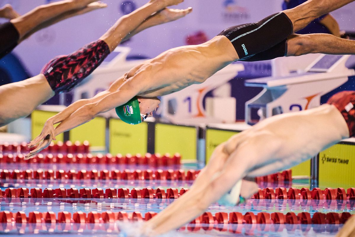 David Popovici, concluzii după prima zi de la Campionatele Naționale + explică de ce a purtat o cască imprimată cu steagul Africii de Sud