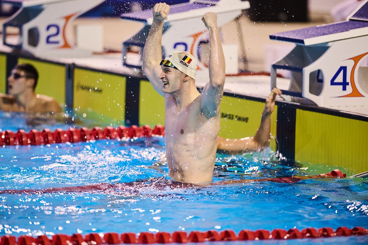 David Popovici, concluzii după prima zi de la Campionatele Naționale + explică de ce a purtat o cască imprimată cu steagul Africii de Sud