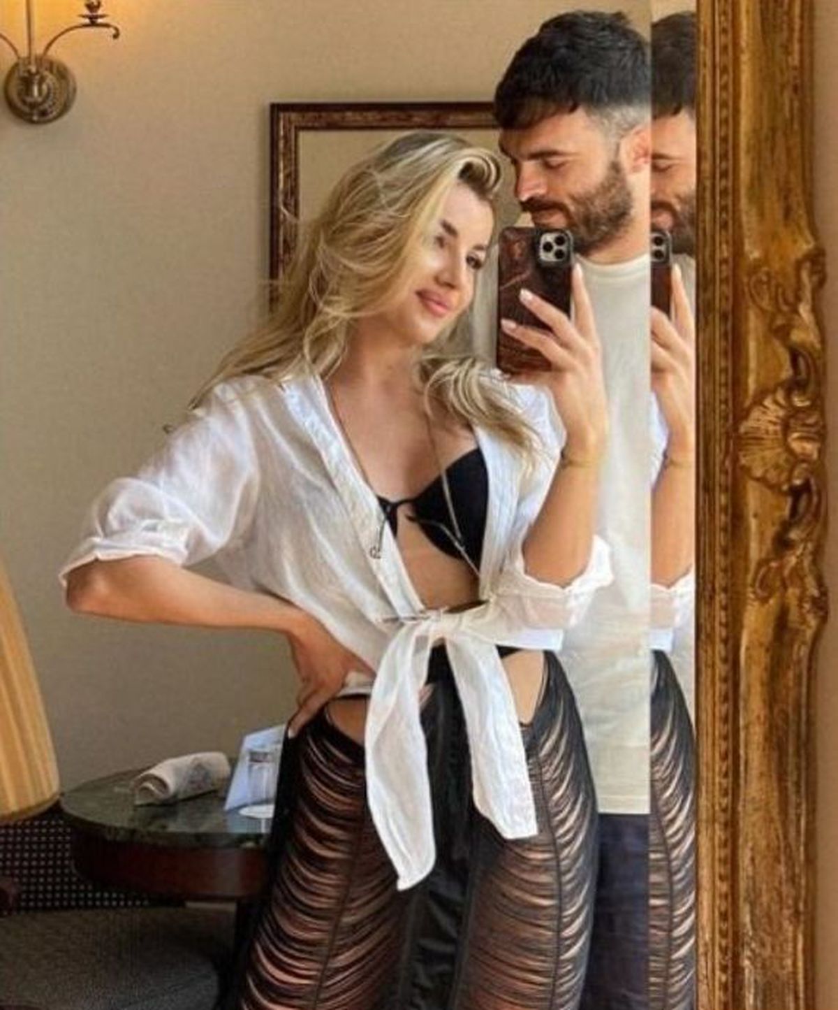 Atacantul cerut la naționala României are cea mai sexy susținătoare! Nu lipsește de la niciun meci