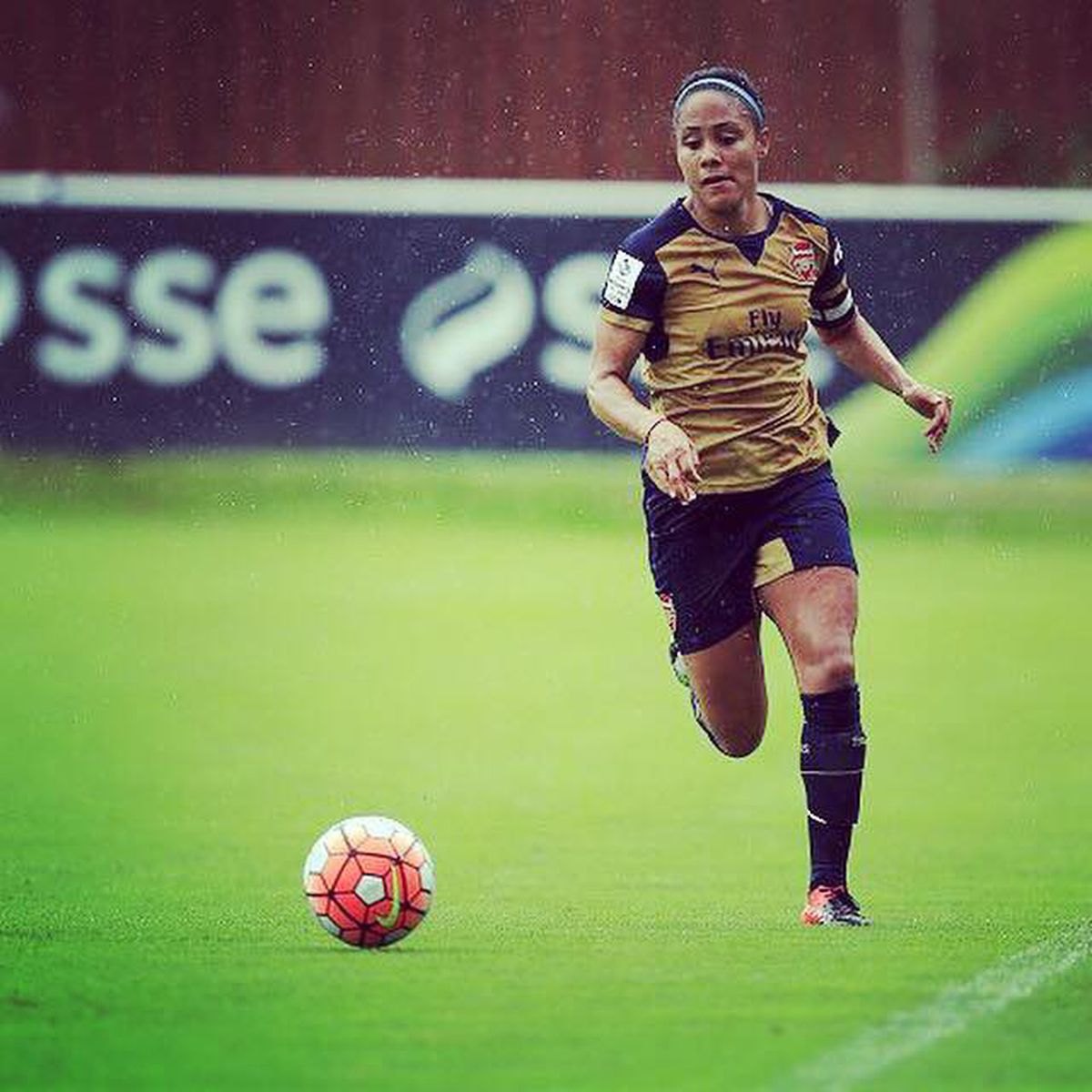 Prezentatoarea TV a confirmat că are o idilă cu celebra artistă: au fost surprinse când se sărutau