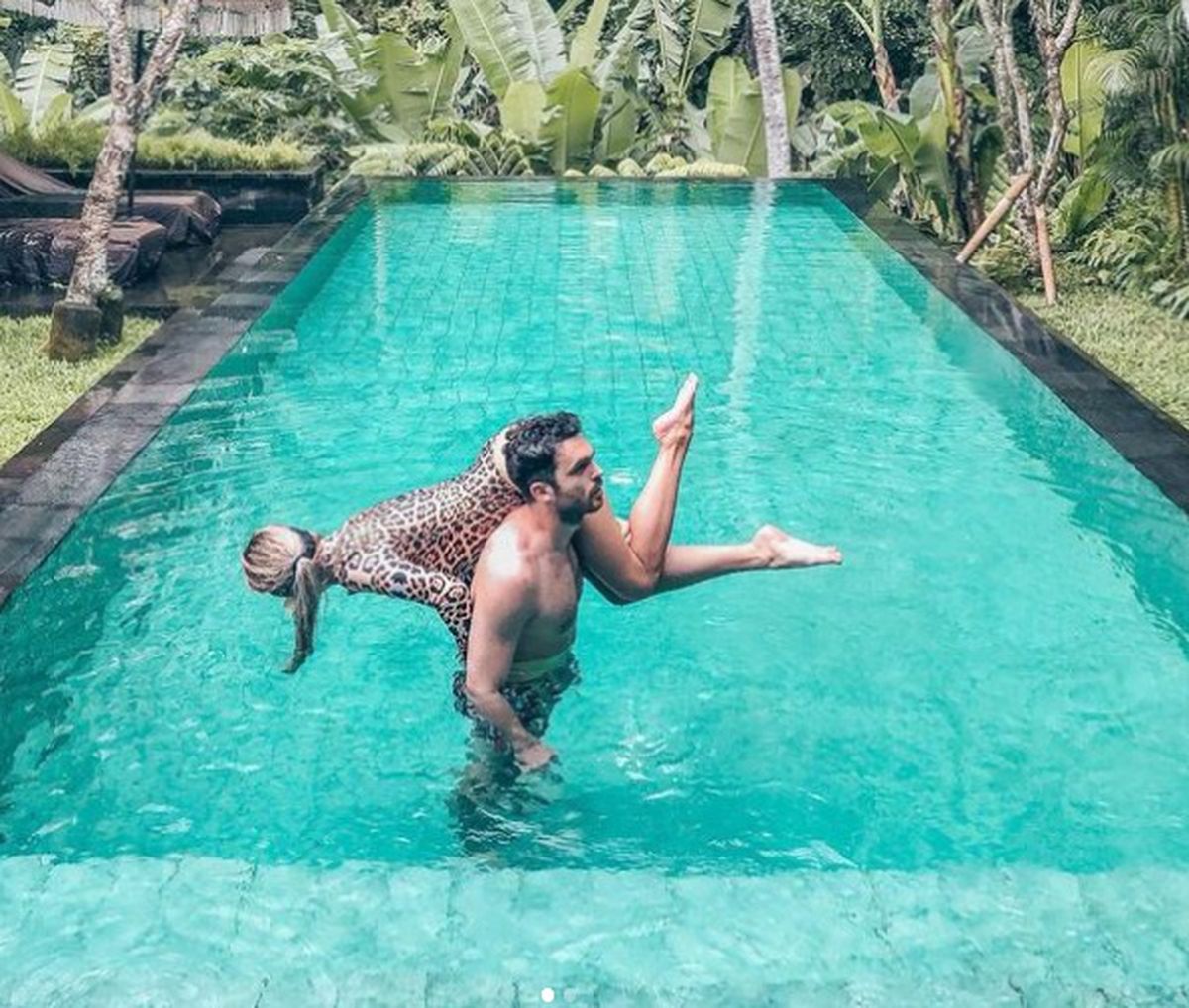 Atacantul cerut la naționala României are cea mai sexy susținătoare! Nu lipsește de la niciun meci