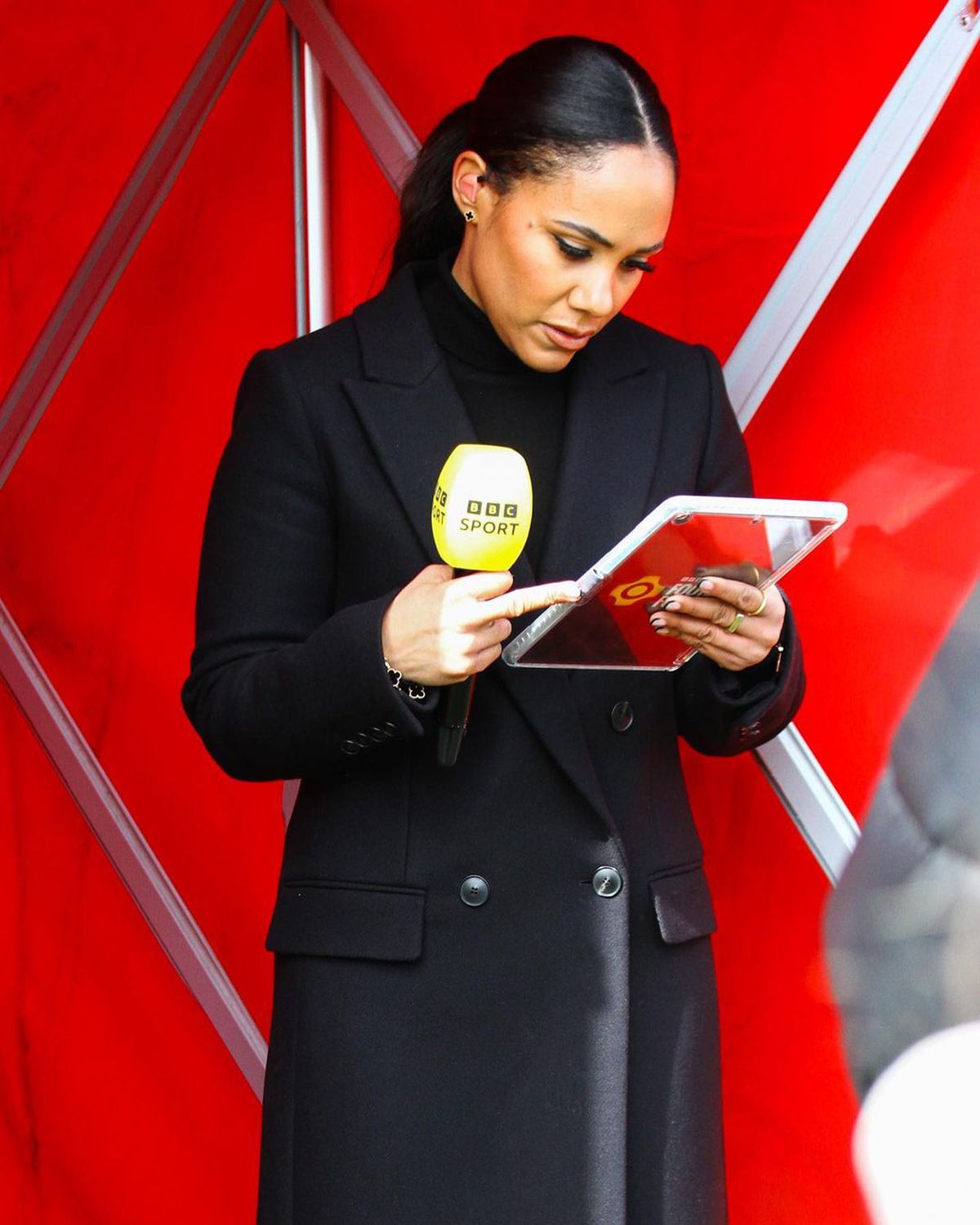 Prezentatoarea TV a confirmat că are o idilă cu celebra artistă: au fost surprinse când se sărutau