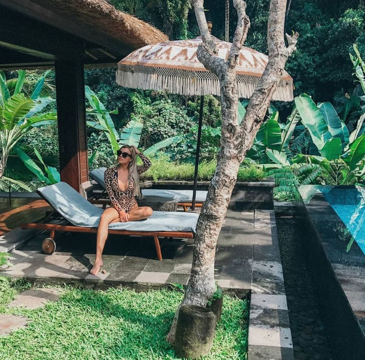 Atacantul cerut la naționala României are cea mai sexy susținătoare! Nu lipsește de la niciun meci