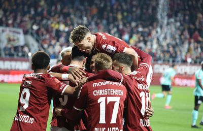 Șumudică a dus la alt nivel regula U21 la meciul Rapid - UTA! Ce s-a întâmplat vreme de 20 de minute