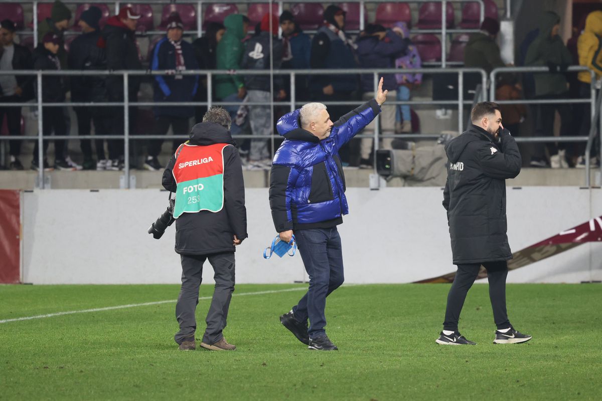 Rapid a sărbătorit succesul cu UTA alături de suporteri