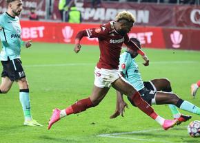 Boupendza, criticat în direct la pauza meciului cu UTA: „Deja mă întreb dacă știe să marcheze!” » Gabonezul a răspuns cu un gol marcat din penalty