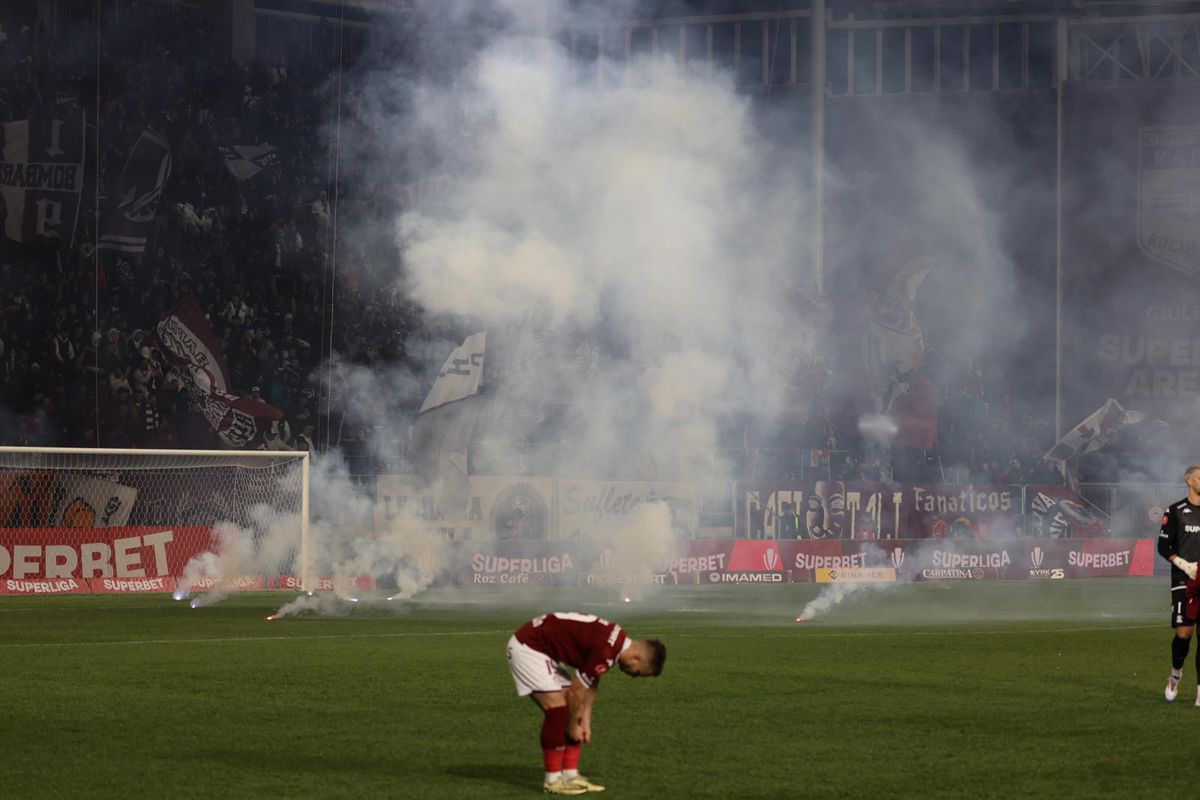 Șumudică a dus la alt nivel regula U21 la meciul Rapid - UTA! Ce s-a întâmplat vreme de 20 de minute