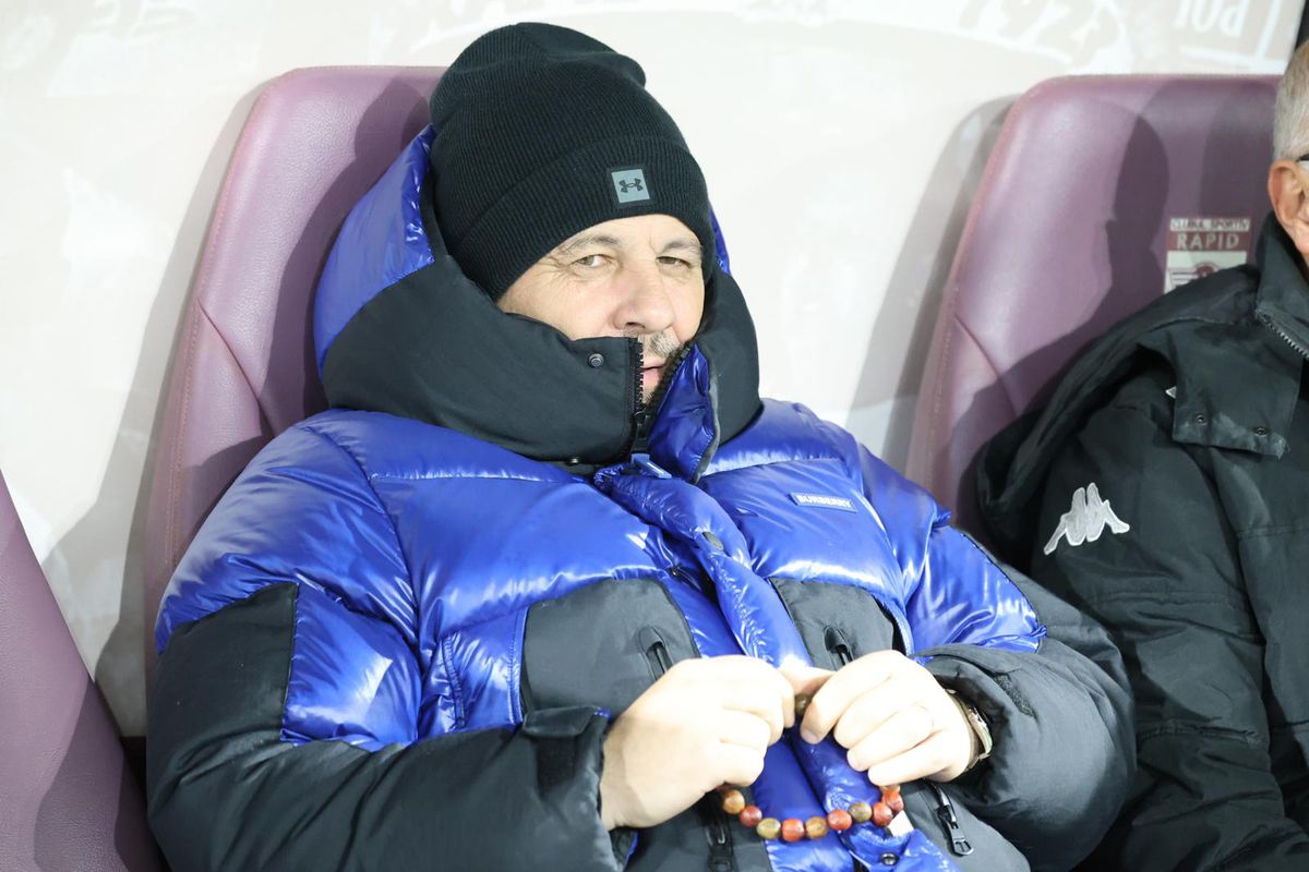 Accesoriul cu care Marius Șumudică a venit la Rapid - UTA: „E un cadou”