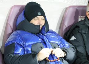 3 detalii de la Rapid - UTA: control riguros la VIP, torțe din peluză, Șumudică a cerut iar ajutor divin + moment artistic înainte de meci