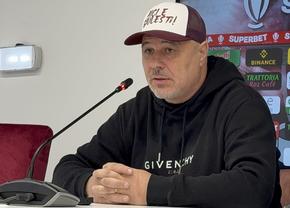 Accesoriul cu care Marius Șumudică a venit la Rapid - UTA: „E un cadou”